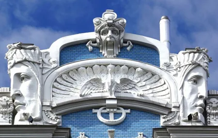 Riga: UNESCO Art Nouveau Walking Tour with Welcome Drink