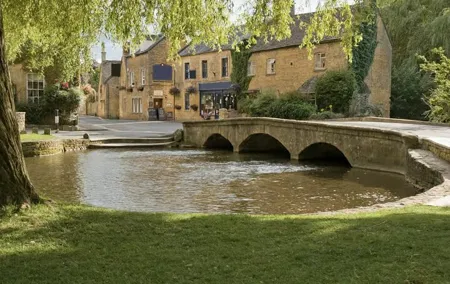 9 Hour Day Tour Cotswold's Villages from London