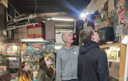 Private Flea Market Tour at Les Puces in Paris