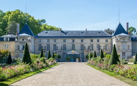 Paris to Rueil Malmaison Private Tour