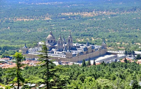 From Madrid: Guided Tour to El Escorial & Valley of the Fallen