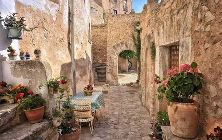 Full Day Tour Bocairent and Islamic labyrinth from Valencia
