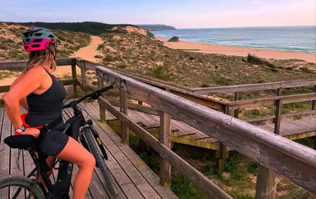From Lisbon Premium E-Bike Tour in Sesimbra with Regional Picnic