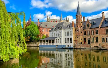 Full Day Guided Tour to Bruges by Train from Brussels