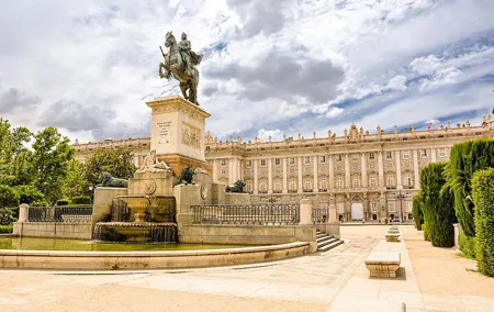 Royal Palace Madrid Guided Tour Free eSIM Without Ticket