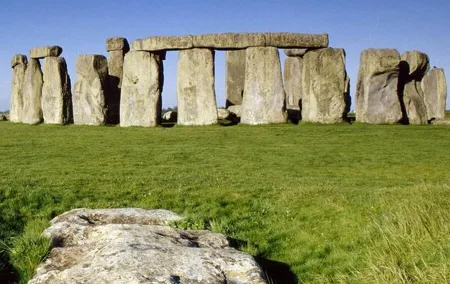 Small-Group Day Trip to Stonehenge, Glastonbury, and Avebury from London