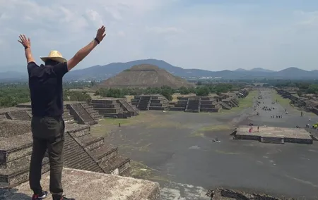 Tour in Teotihuacan Pyramids and Ancestral Sacred Caves