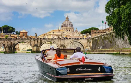 Private Photoshoot on an Italian Boat in Rome