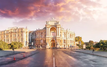 Romantic walking tour in Odessa