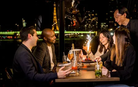 Paris 3-Course Gourmet Dinner and Sightseeing Seine River Cruise