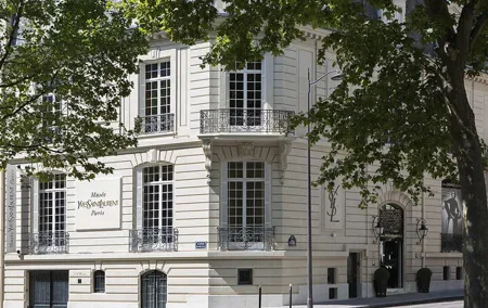 Tour of the Musée Yves Saint Laurent Paris