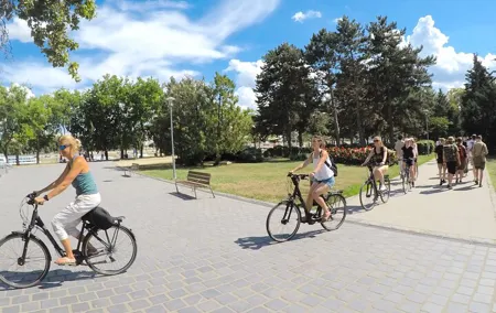 Budapest Afternoon Bike & e-Bike Tour with a summer drink