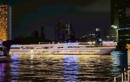 Noah Chao Phraya Buffet Dinner Bangkok Cruise from Iconsiam