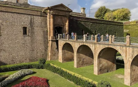 Montjuic Castle & Old Town Tour with Scenic Cable Car Ride