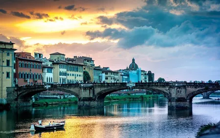 Florence sunset boat cruise with aperitivo