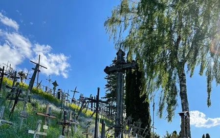 Group day trip from Riga to Hill of Crosses - 5 hour day tour!