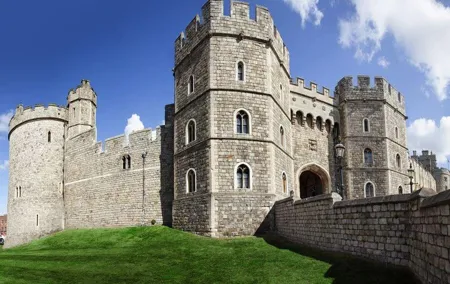 Windsor Castle, Stonehenge & Salisbury Cathedral Guided Tour