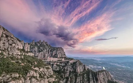 Winter Travels Tour from Barcelona to Montserrat and Pyrenees