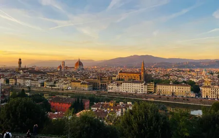 Private Florence Tour by Luxury Cars: City Highlights or Gregorian Chants