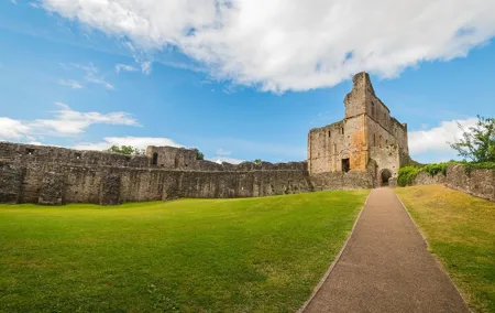 From Cardiff: 3 Amazing Castles, Tintern Abbey & Roman Caerleon