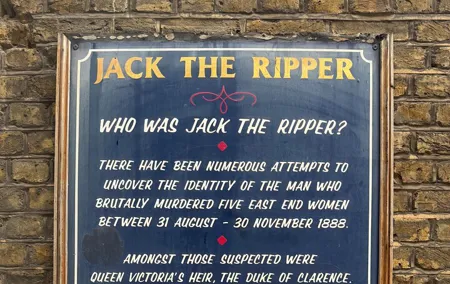 Jack the Ripper Themed Pub Crawl with Beer