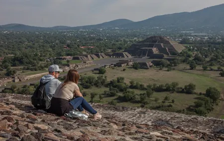 Teotihuacan Private Day Trip with Homemade Meal and Local Artisans