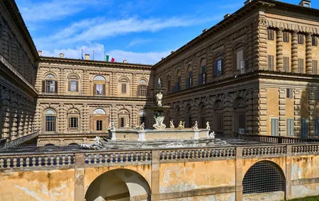 Skip-the-Line Uffizi Gallery and Pitti Palace with Host Entrance