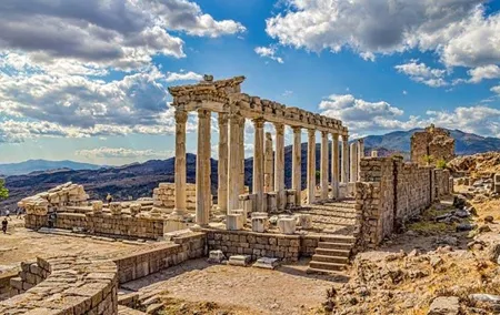 2-Days Gallipoli Troy Pergamon Acropolis Tour From Istanbul to Kusadasi