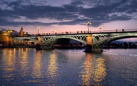 Triana Tour + Night Flemish Experience