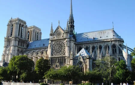 Secrets of Notre Dame Cathedral Tour with History Highlights