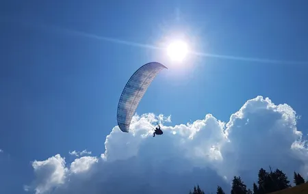 Tandem paragliding in the Stubai Valley near Innsbruck