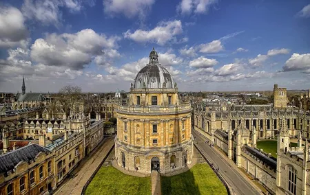 Oxford Tour from London includes Private Transport and Tickets