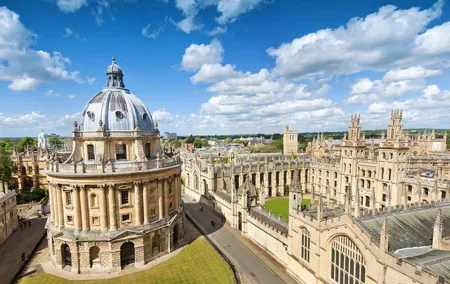 Private Chauffeured Minivan Tour of Oxford from London with a Blue Badge Guide