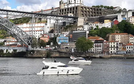 PORTO : Premium Yacht Tour – 6 Bridges & Douro Estuary Reserve