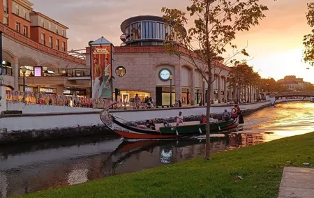 Aveiro Walking and Boat Tour Ovos moles and Colorful Ribbons