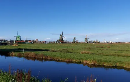 Small group Day Tour to Windmills, Volendam & Marken