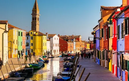 Exclusive Venetian Glassworks Experience in Murano and Burano