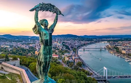 Budapest Gellért Hill and Citadella Private Guided Car Tour