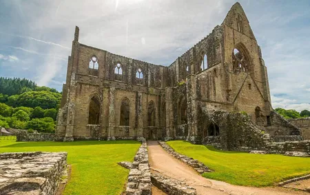 From Cardiff: Wye Valley Adventure, Romans and Ruins Day Tour