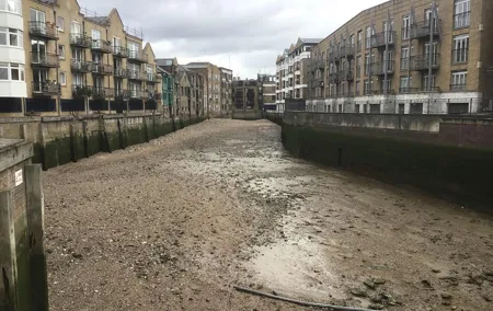 Historic walk of East Londons Wapping Docks and its famous Pubs