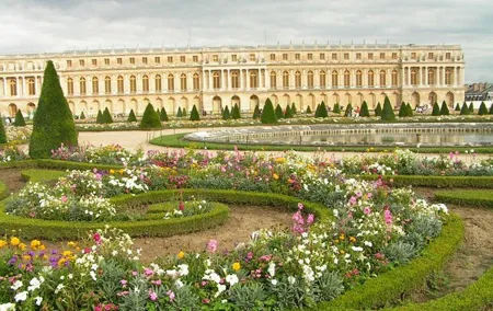 Private Giverny & Versailles Day Trip with Lunch & Hotel Transfers from Paris