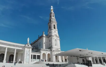 Transfer from Lisboa to Coimbra with visit to Fátima Sanctuary, half day