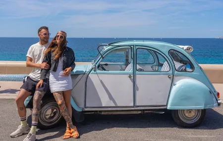 Half-day Marseille private tour by vintage Citroën