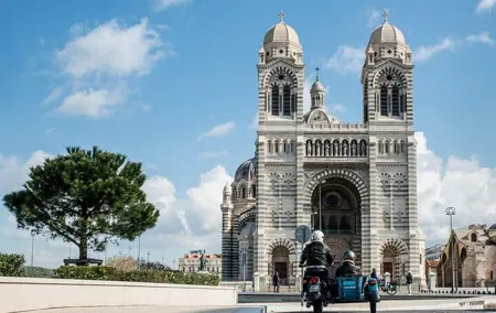 From Marseille : Sidecar Wine Tour to Cassis and Bandol