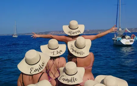 Discovery of the coves of the Blue Coast by boat