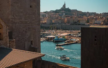 Marseille Old Town Exploration Game and Tour