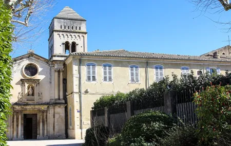 Medieval villages Les Baux, St Rémy de Provence & Alpilles wine