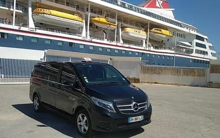 Private Arrival Transfer: Marseille Provence International Airport to Marseille by Luxury Limousine