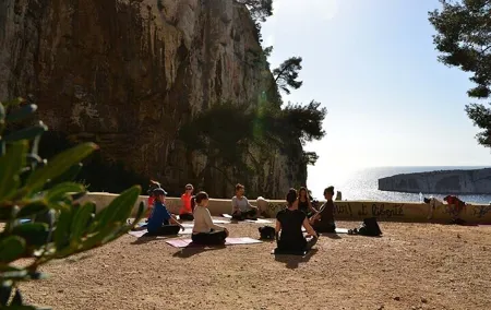 Hiking and Yoga in the Calanque of Sormiou
