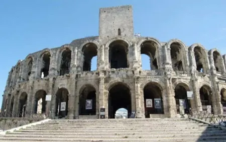 Private tour of the Alpilles, Arles and Baux de Provence 